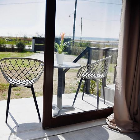 Room Nine 9 Beachfront Apartments Nea Kallikrateia Luaran gambar