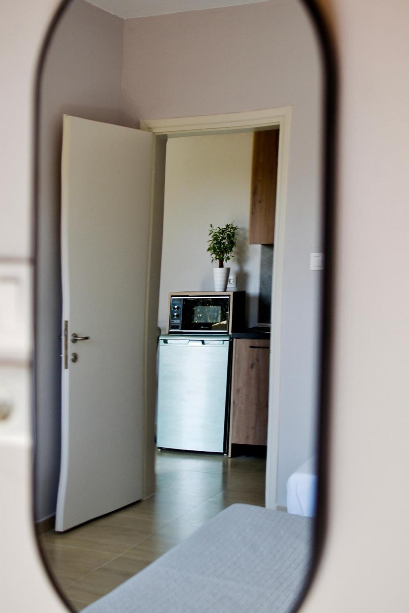 Room Nine 9 Beachfront Apartments Nea Kallikrateia Luaran gambar