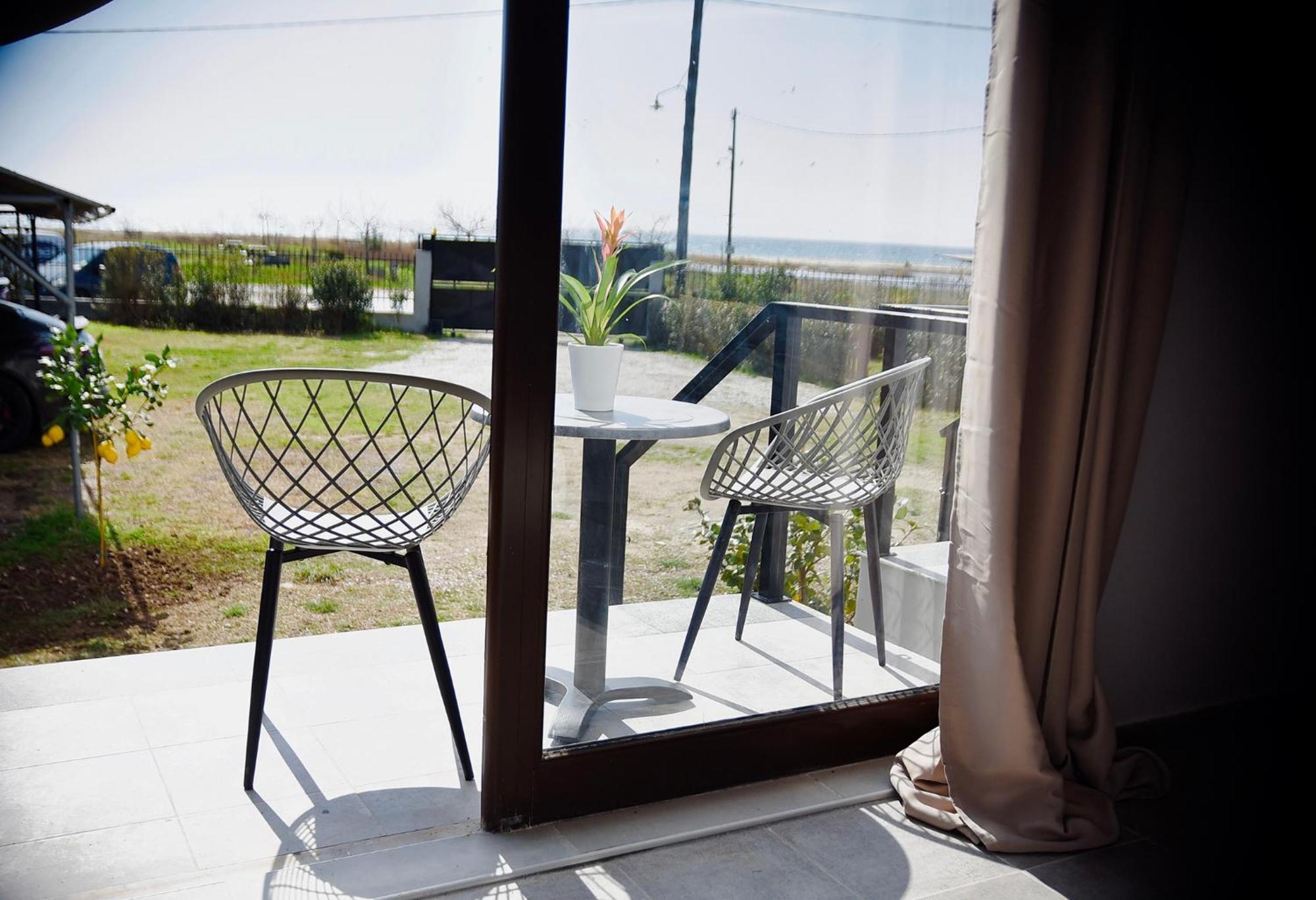 Room Nine 9 Beachfront Apartments Nea Kallikrateia Luaran gambar