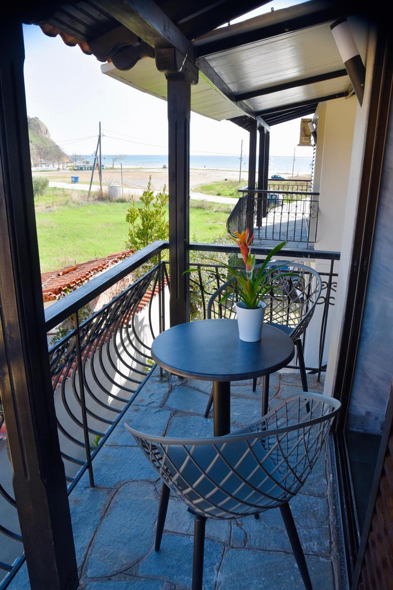 Room Nine 9 Beachfront Apartments Nea Kallikrateia Luaran gambar