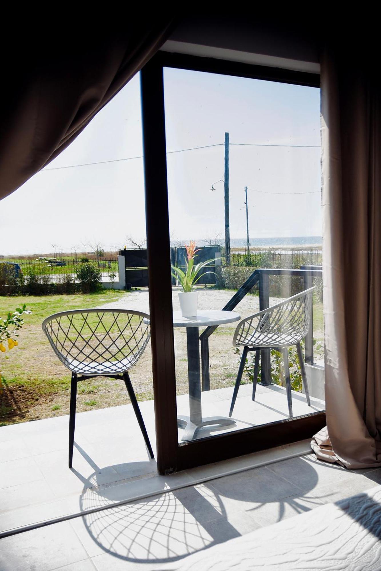 Room Nine 9 Beachfront Apartments Nea Kallikrateia Luaran gambar
