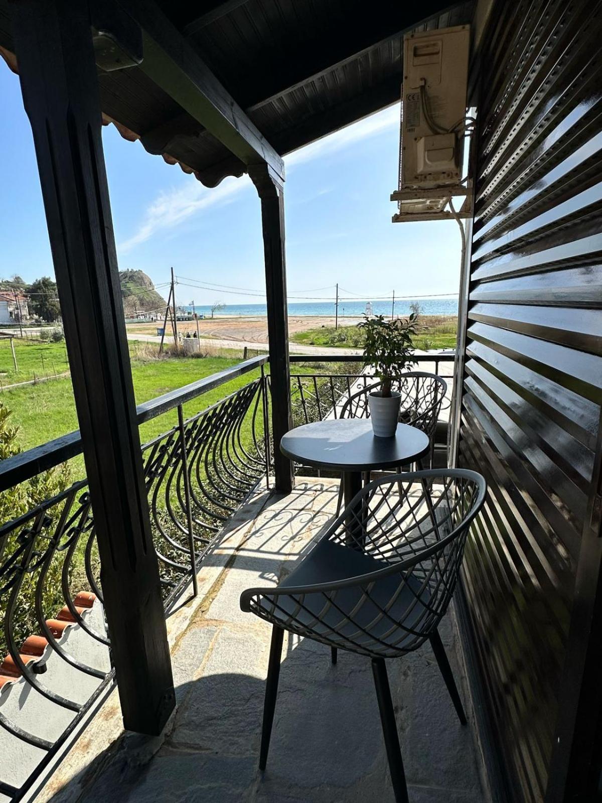 Room Nine 9 Beachfront Apartments Nea Kallikrateia Luaran gambar